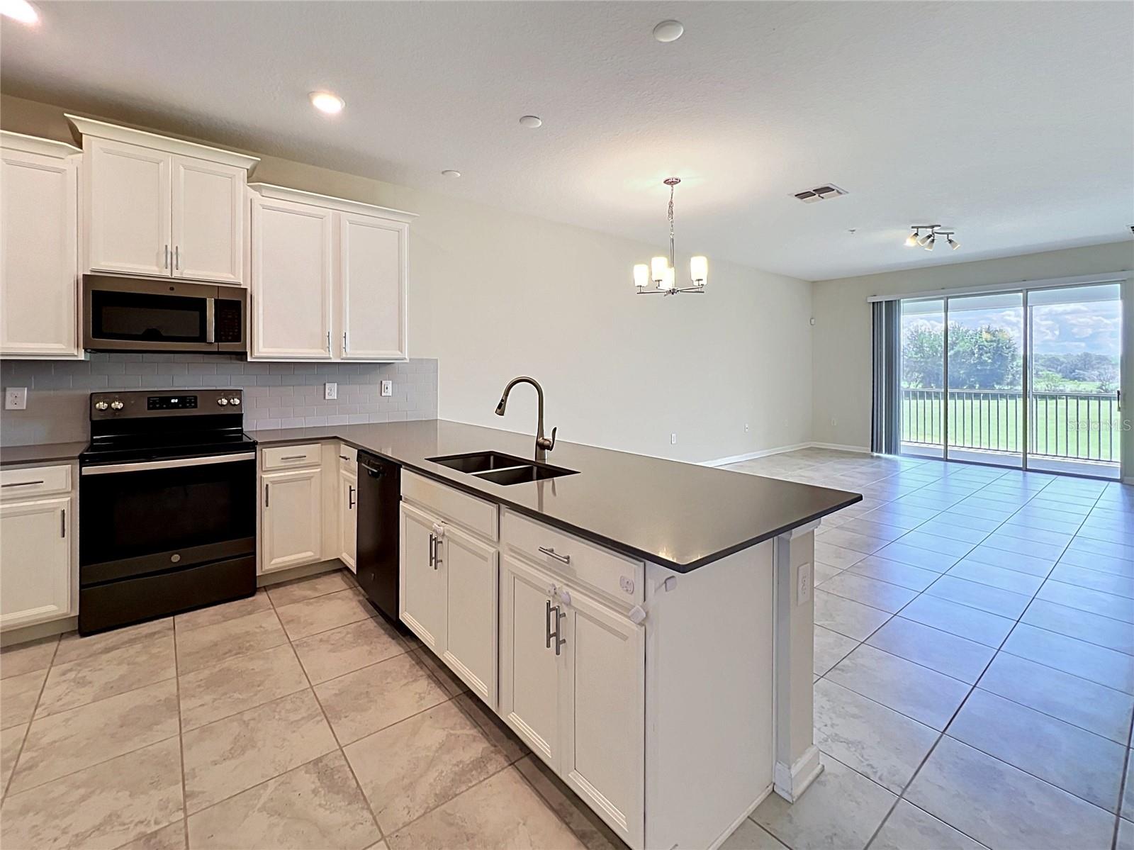 767 OCEAN COURSE AVE #704 photo 4