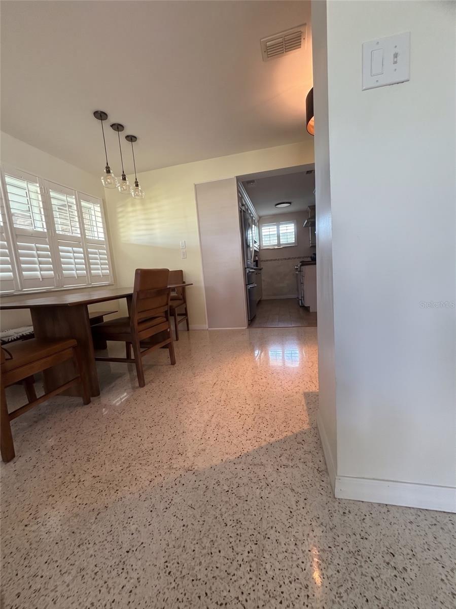 2475 TRADE WINDS DR photo 4