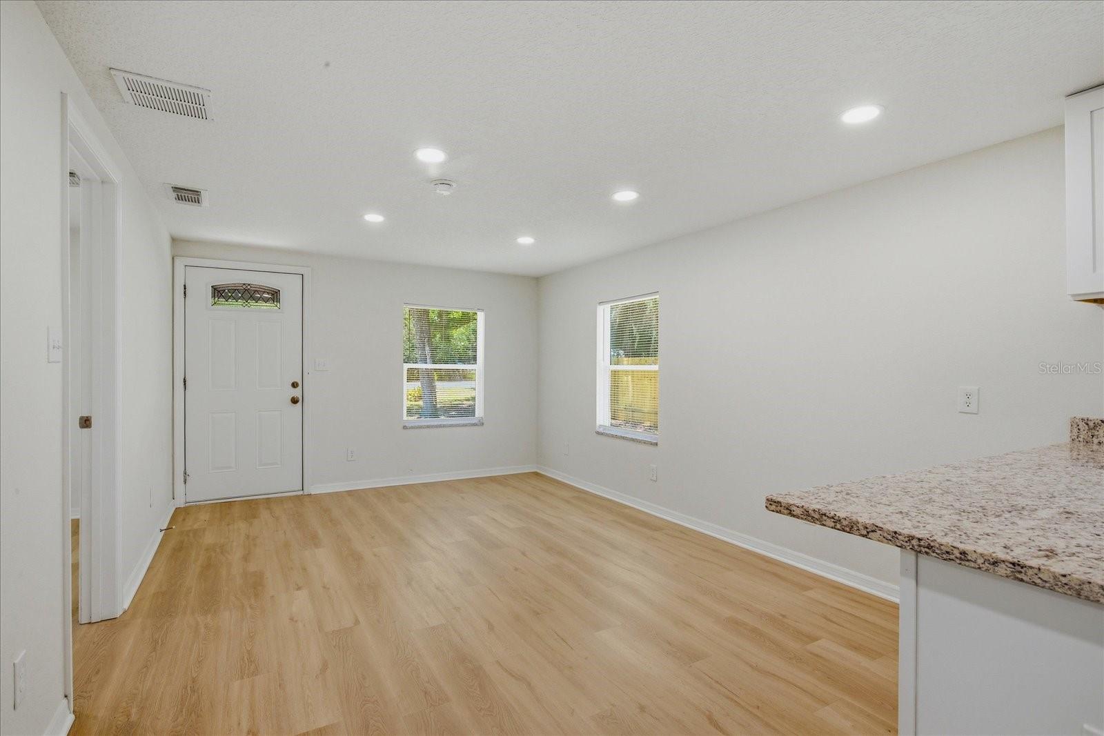 816 WOODLAND AVE photo 5