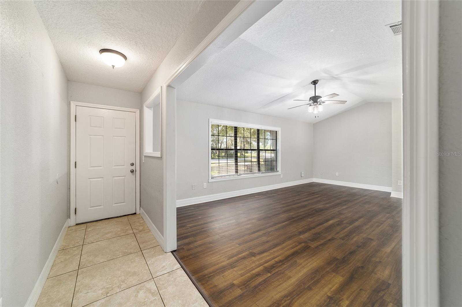 35 PINE CIR photo 3