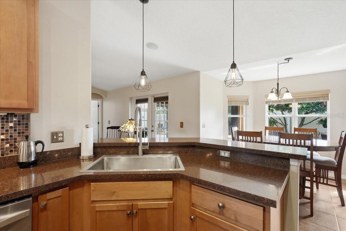 5 ZORLOU CT photo 2