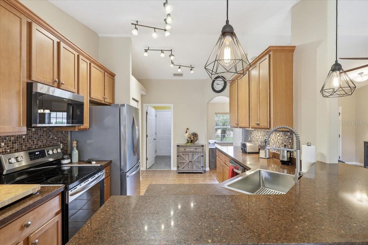 5 ZORLOU CT photo 3