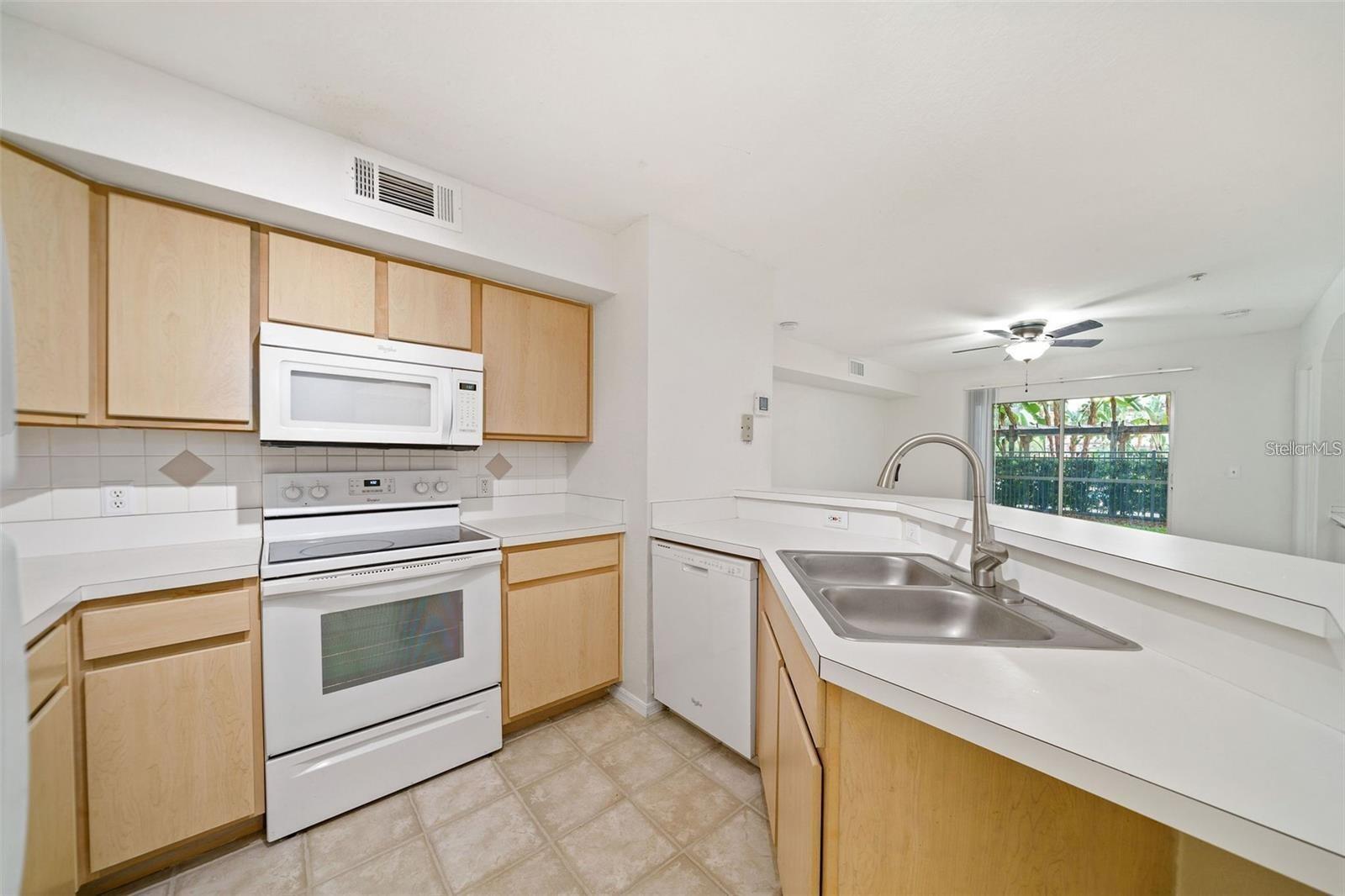 823 CAMARGO WAY #104 photo 2