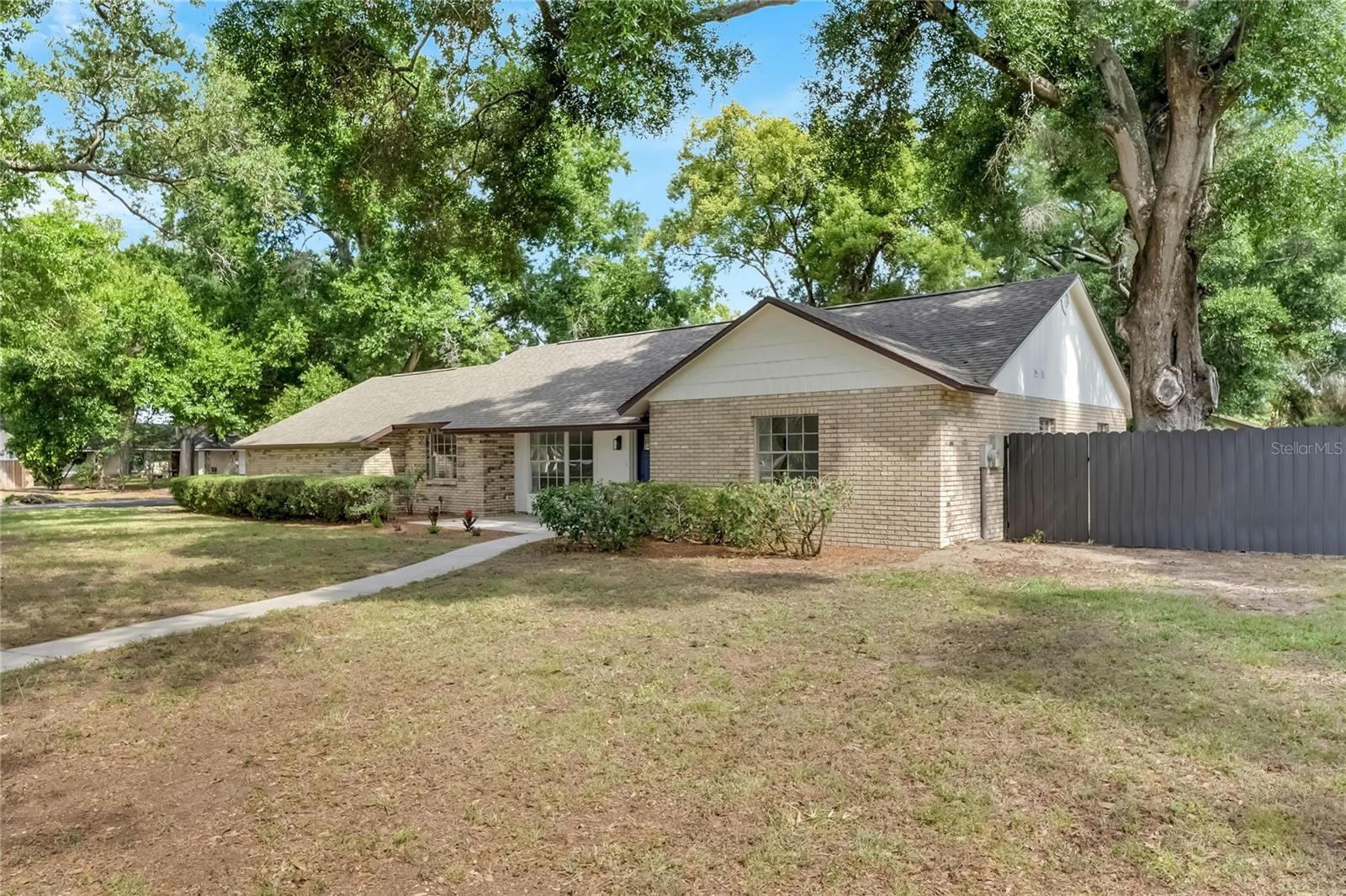 2207 PARKWOOD DR photo 5