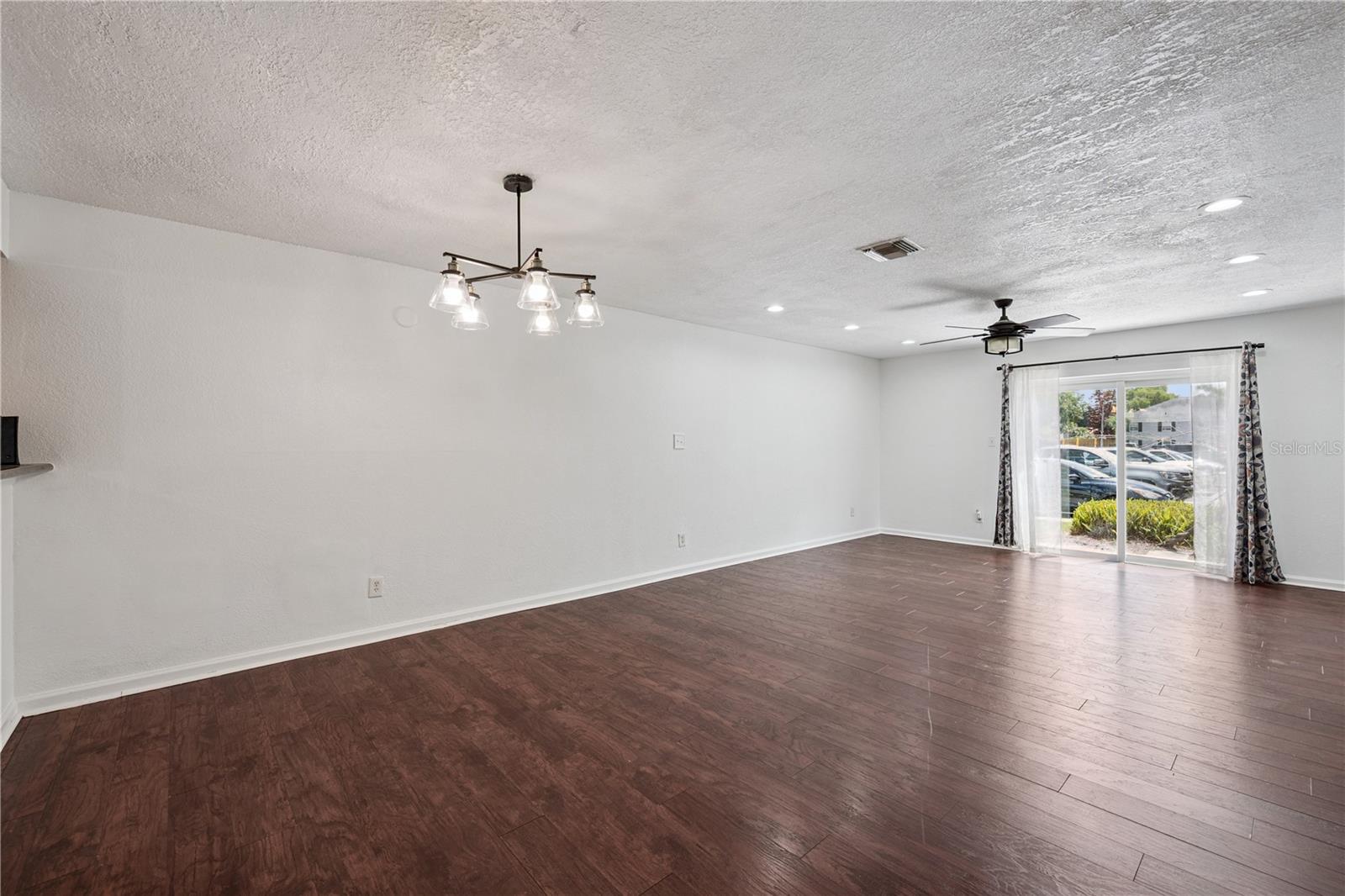 193 LEWFIELD CIR photo 4