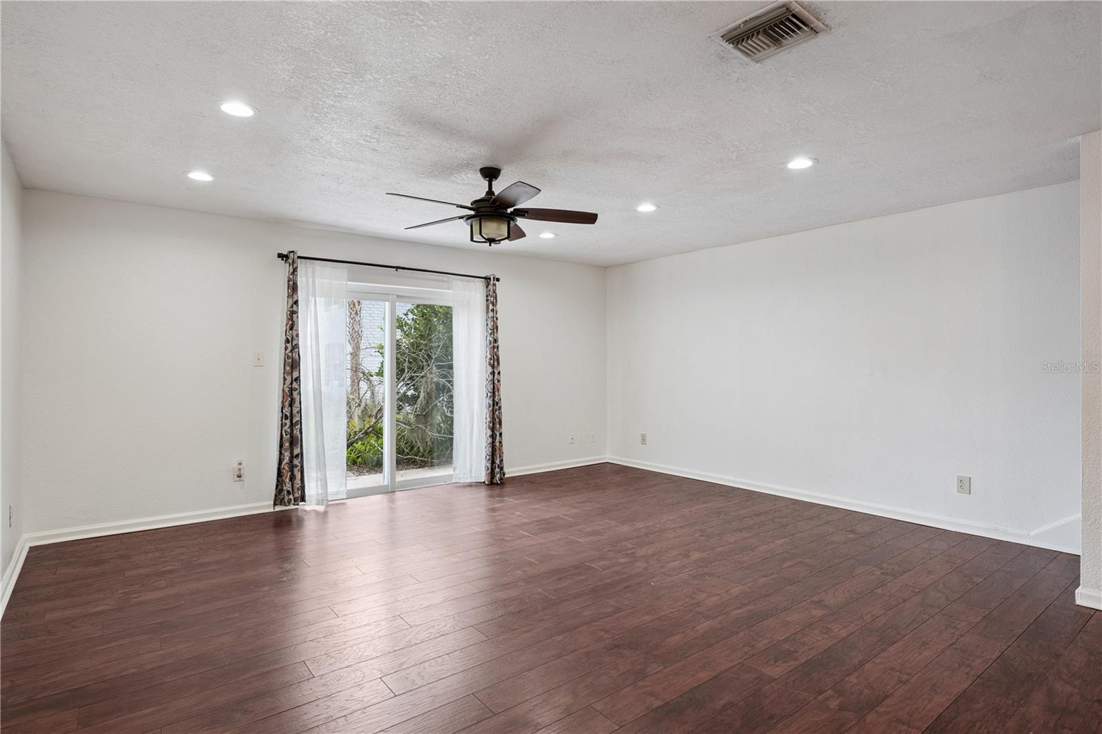 193 LEWFIELD CIR photo 5
