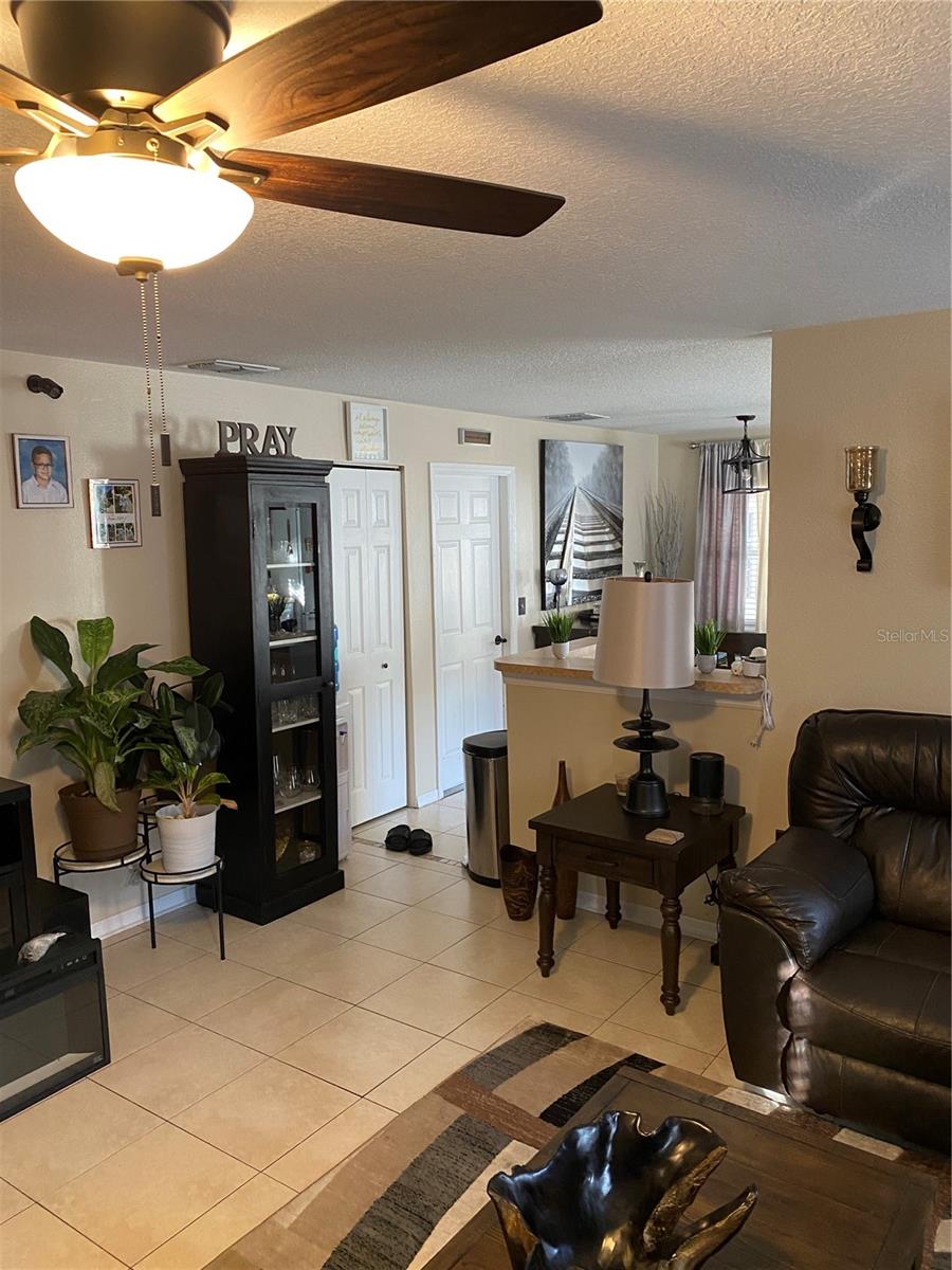 10328 SUMMERVIEW CIR photo 3