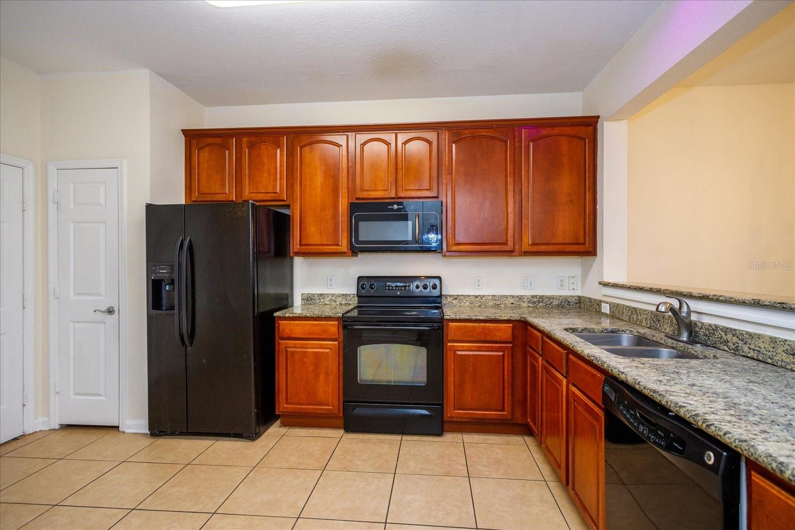 7191 CADIZ BLVD photo 2