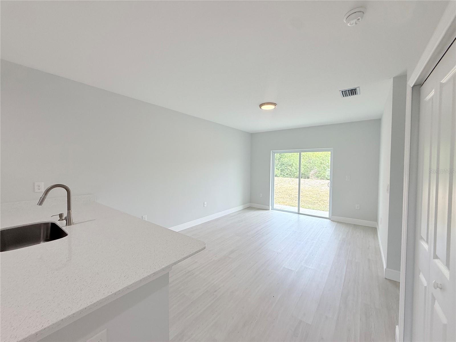 11225 PENDLETON AVE photo 4