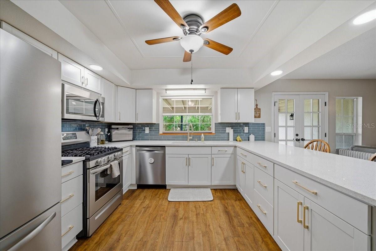 1515 SE 43RD TER photo 5