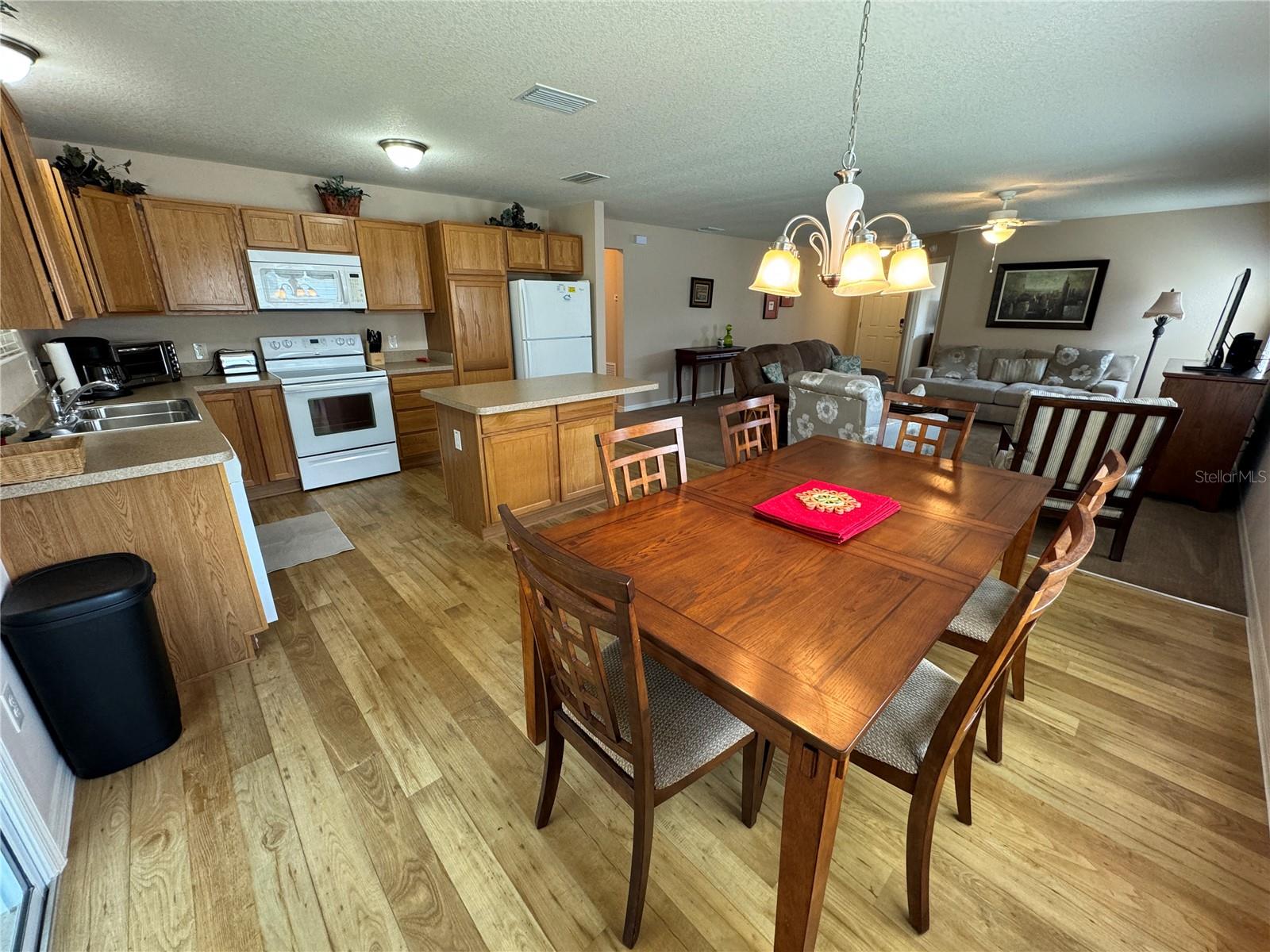 3068 ISLAWILD WAY photo 4