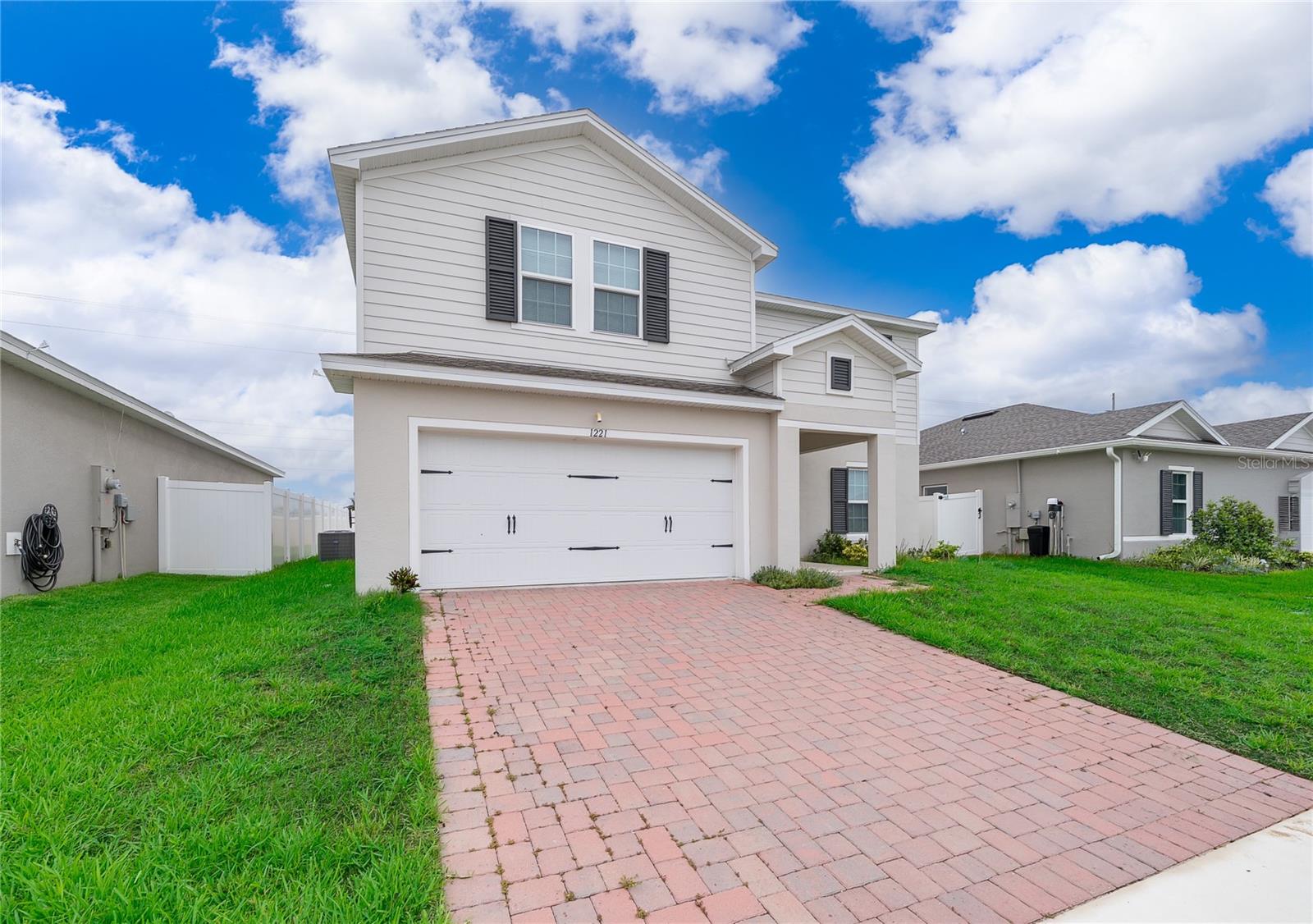 1221 LEXINGTON LN photo 2