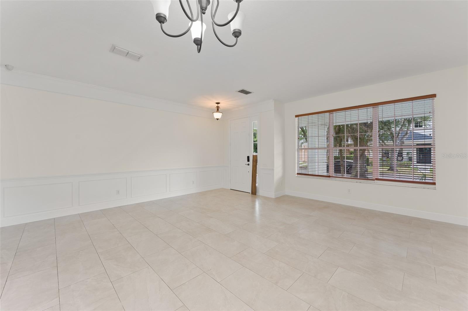 8838 ABBOTSBURY DR photo 4