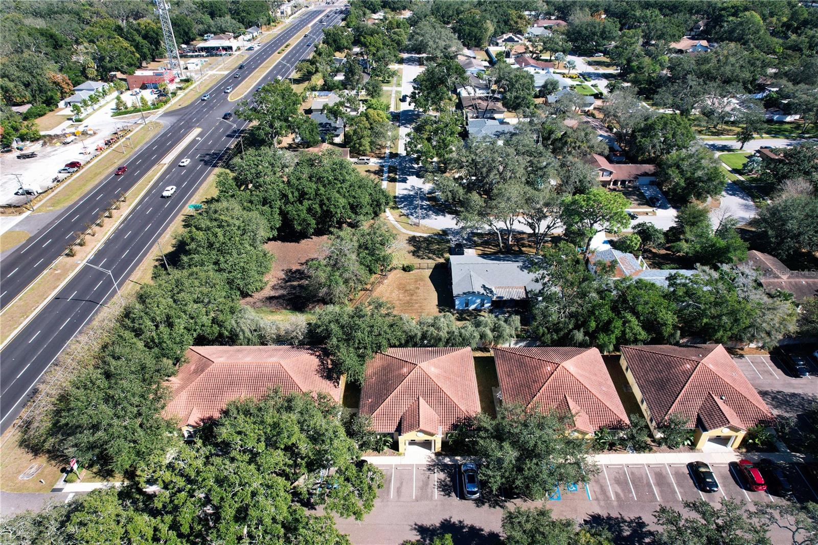 6957 E FOWLER AVE photo 4
