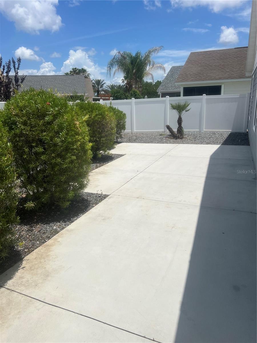 1101 SOUTHERN SUN DR photo 3
