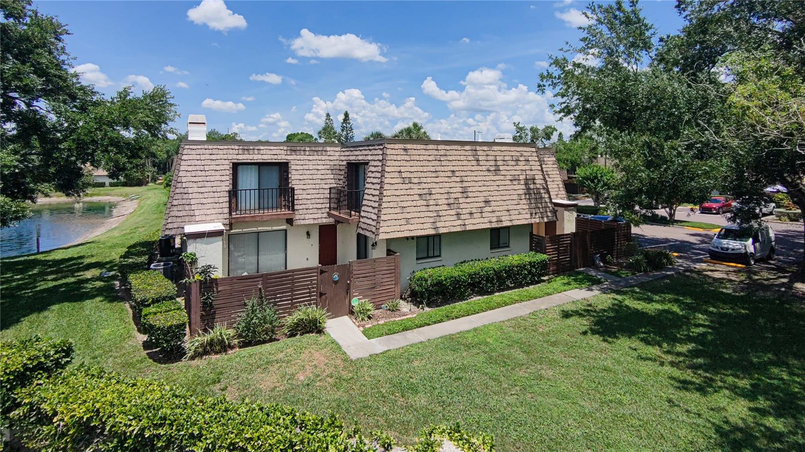 15206 W POND WOODS DR photo 2