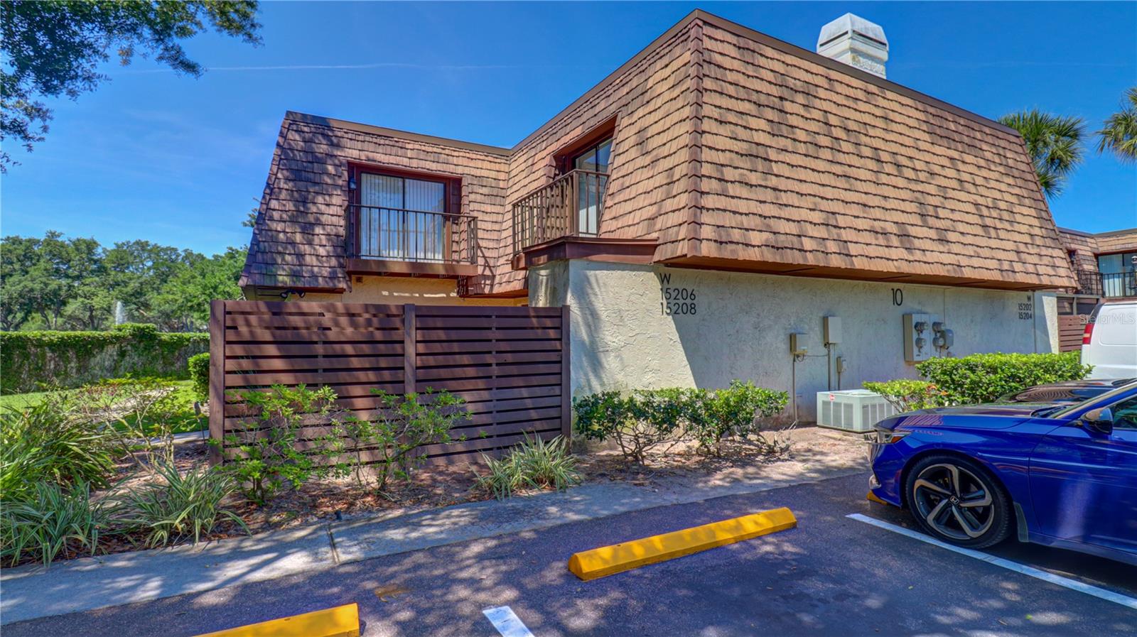 15206 W POND WOODS DR photo 4