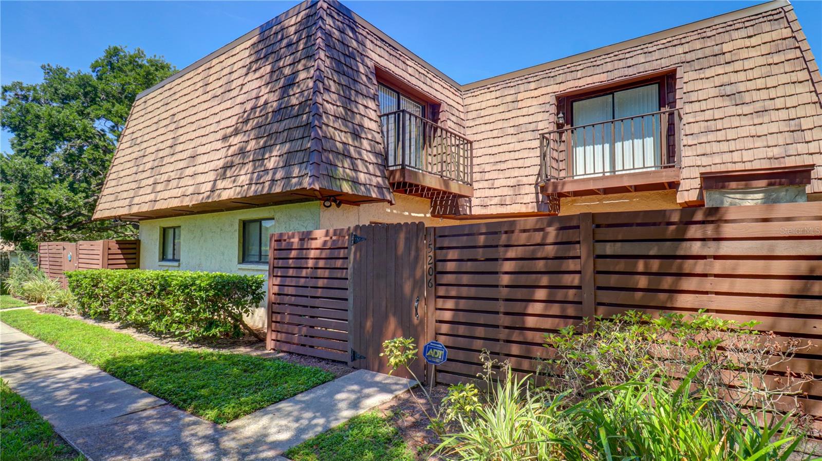 15206 W POND WOODS DR photo 5