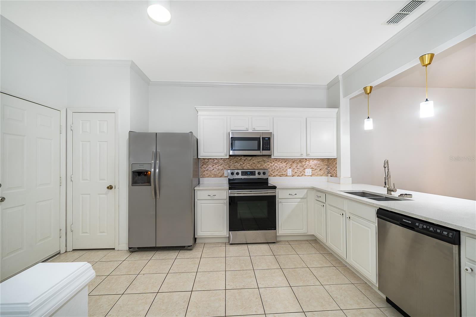 6080 TWAIN ST #102 photo 5