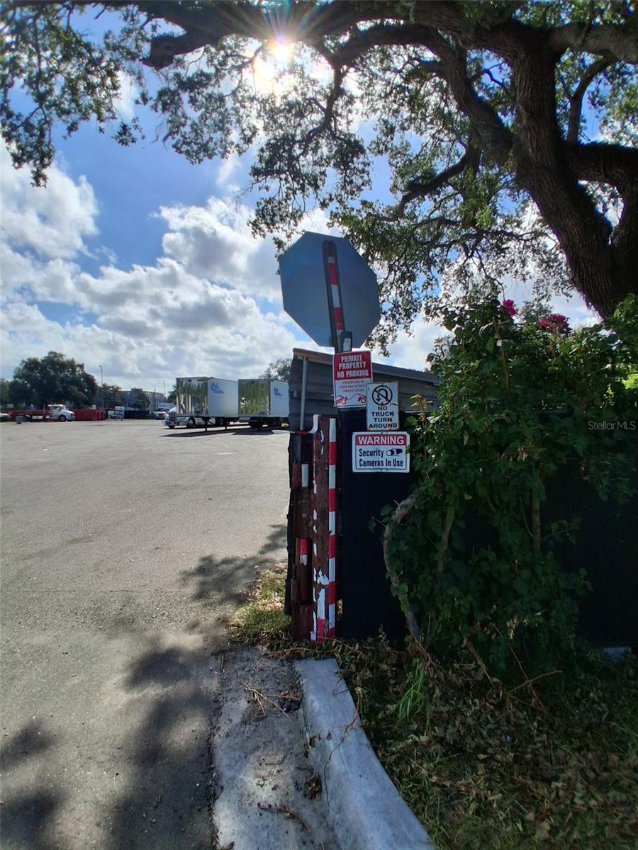 7001 CAUSEWAY BLVD photo 2