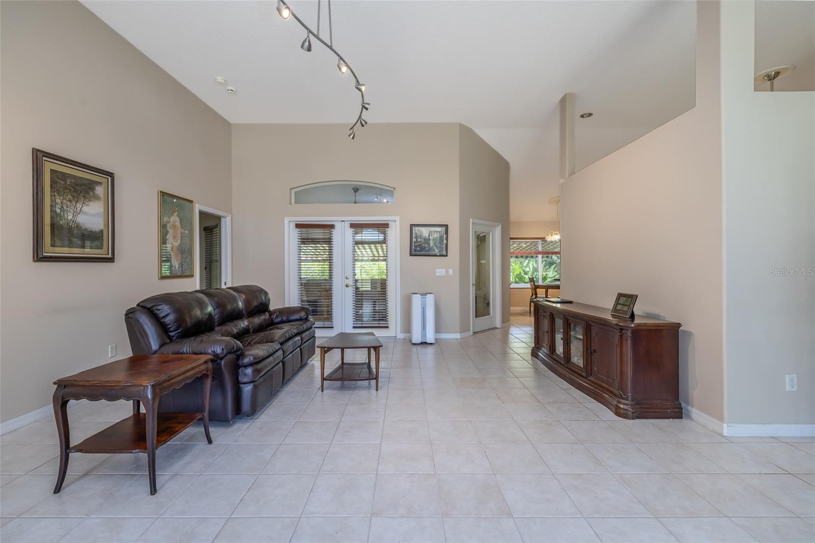 6 FAIRHILL LN photo 4