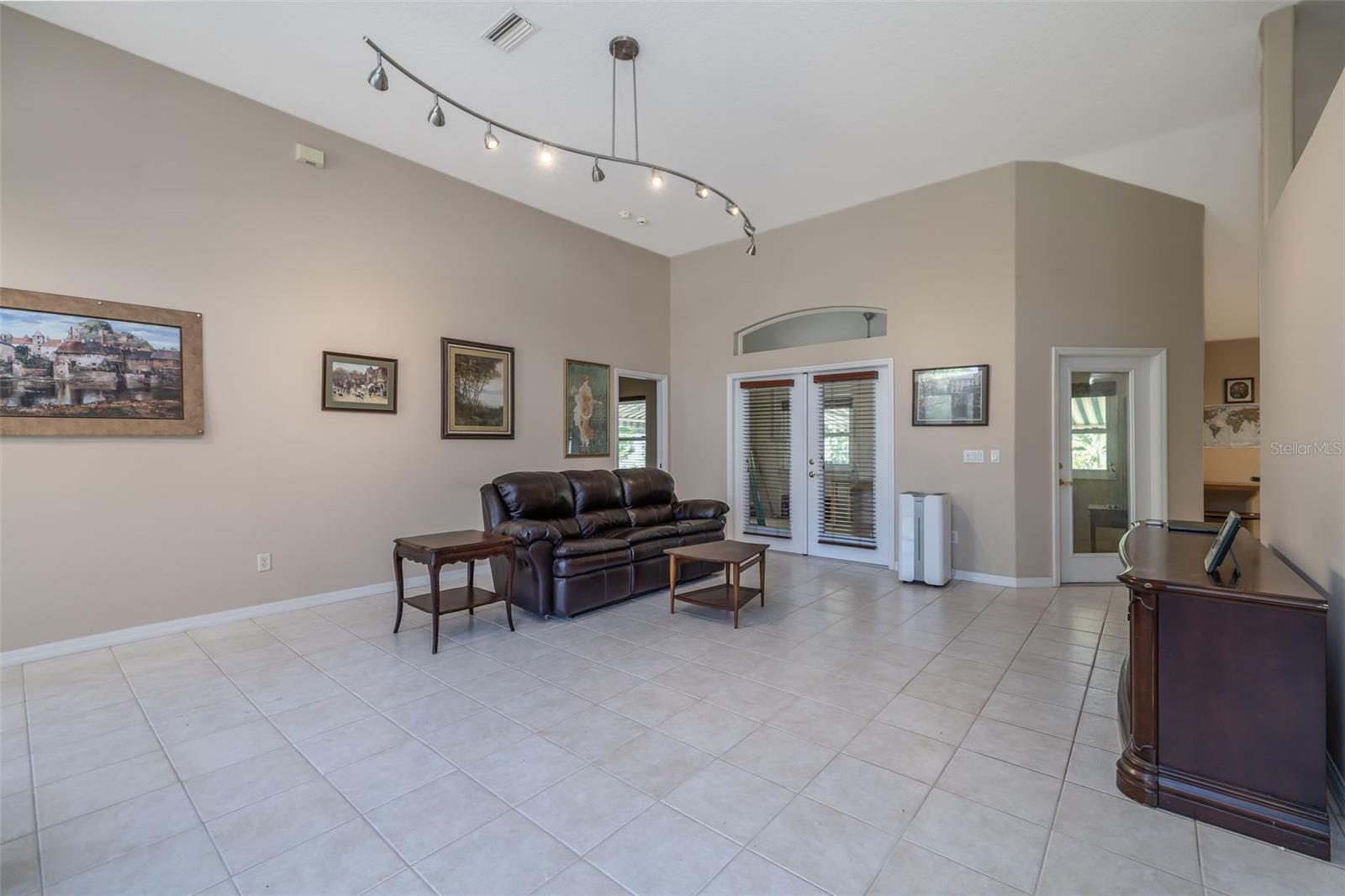 6 FAIRHILL LN photo 5