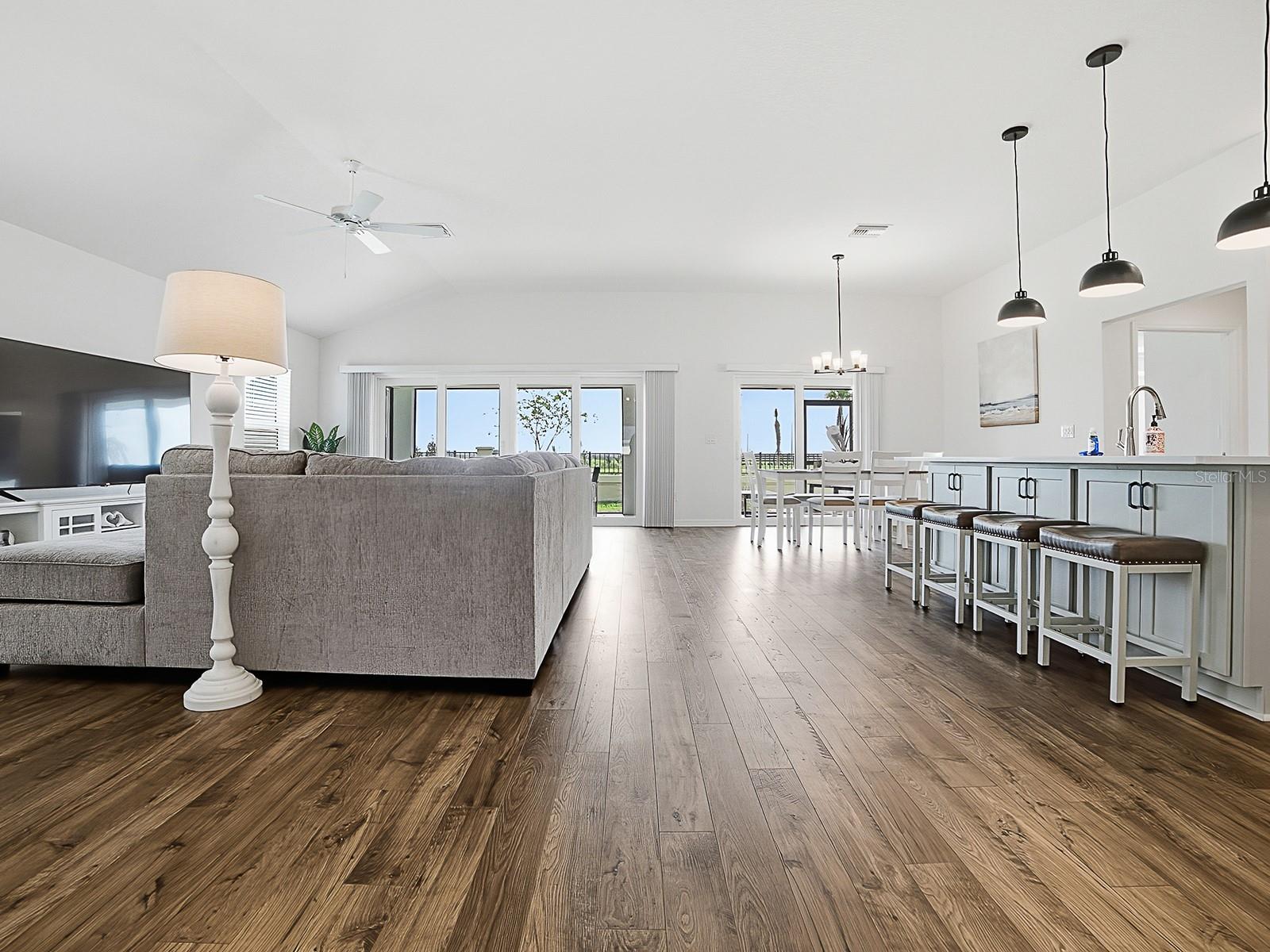 7247 REMI PL photo 4