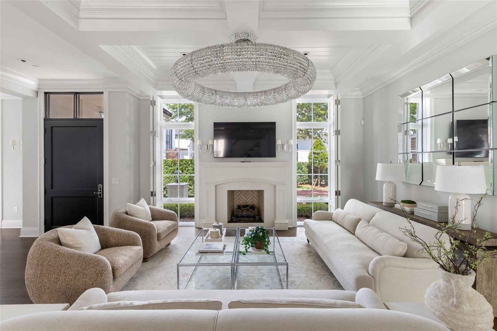 649 N PARK AVE photo 4