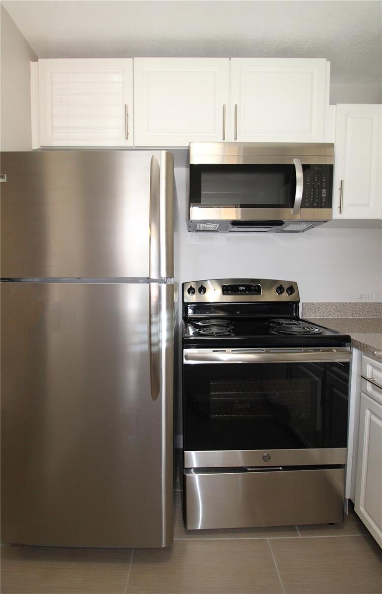 3001 BEE RIDGE RD #121 photo 2