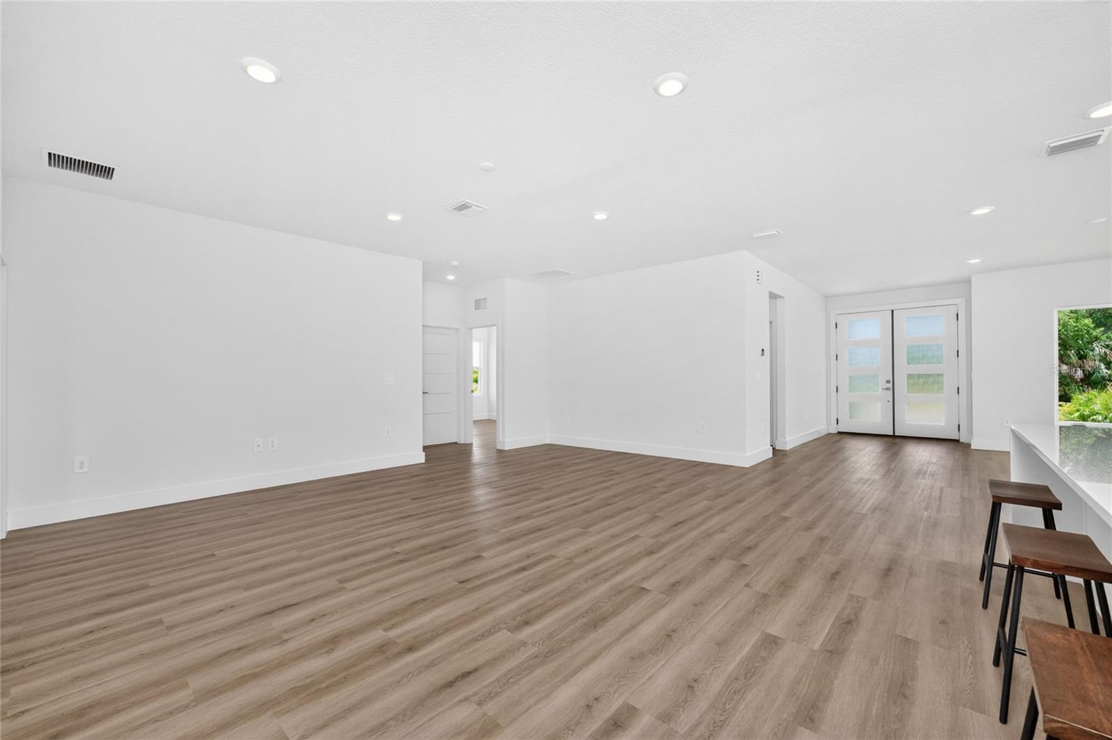 203 REDWOOD RD photo 4