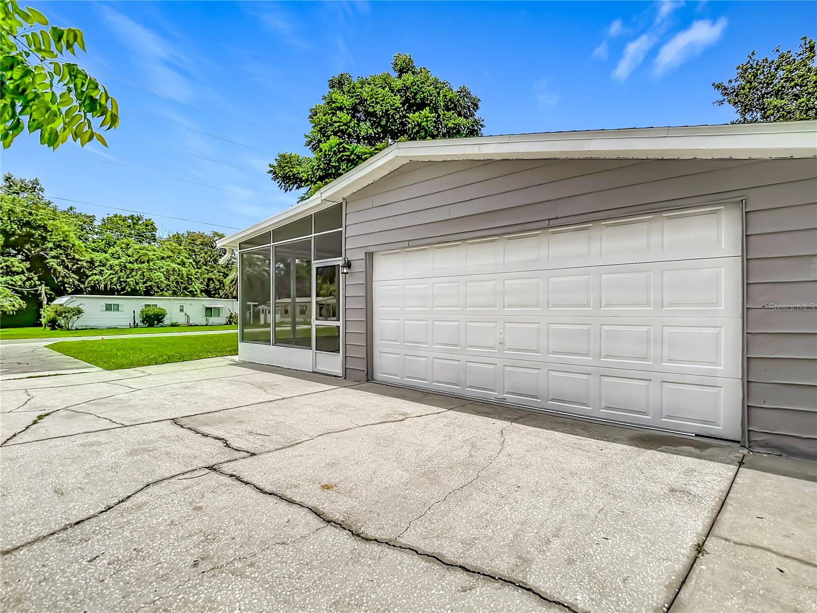 12331 PARKWOOD ST photo 4