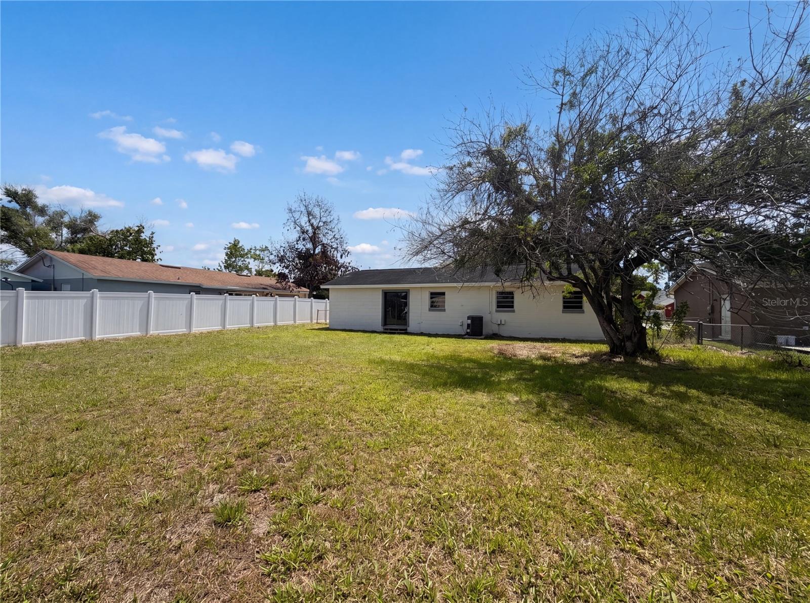 1114 N FORREST AVE photo 5