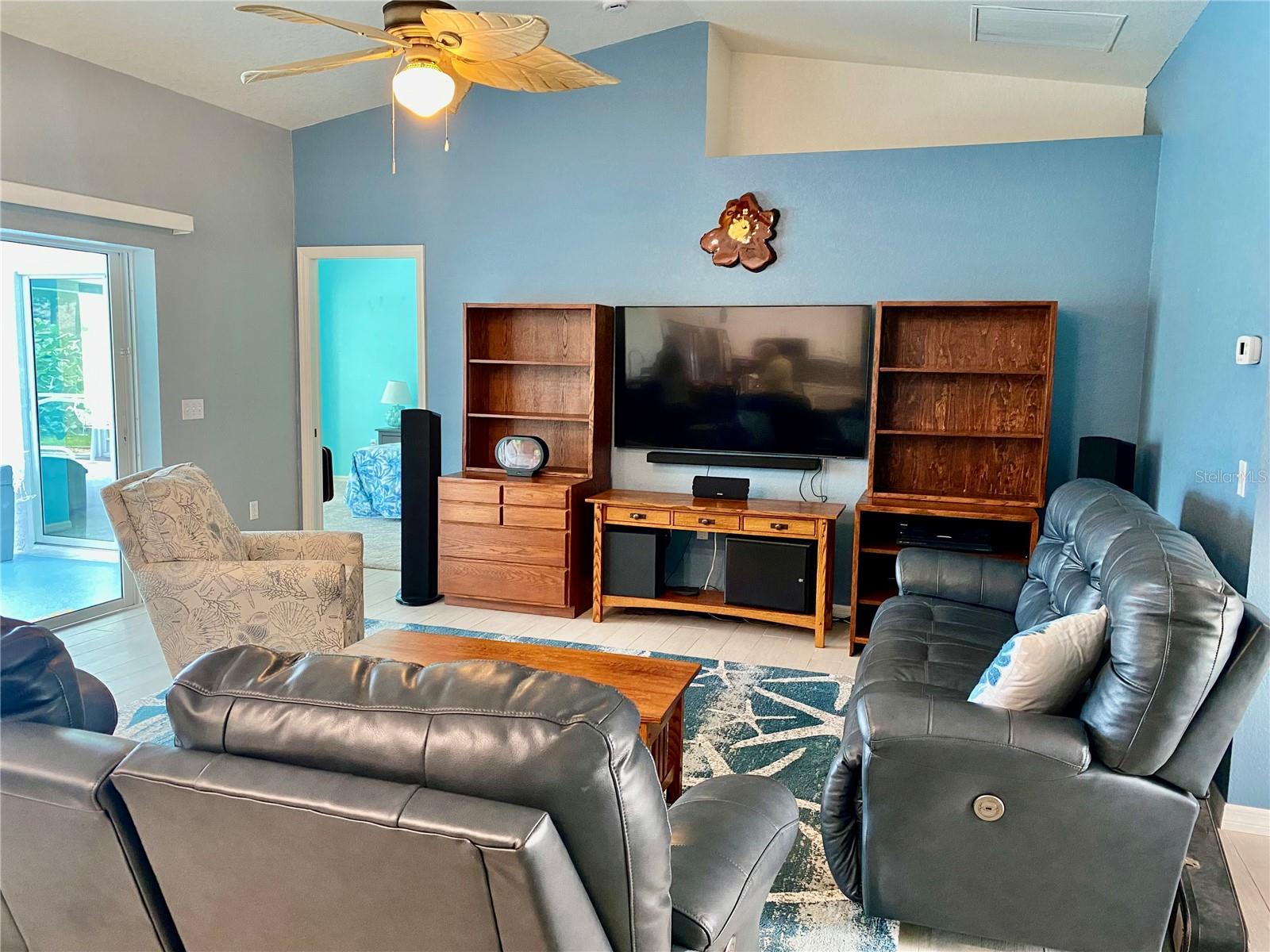 123 KINGS DR photo 5
