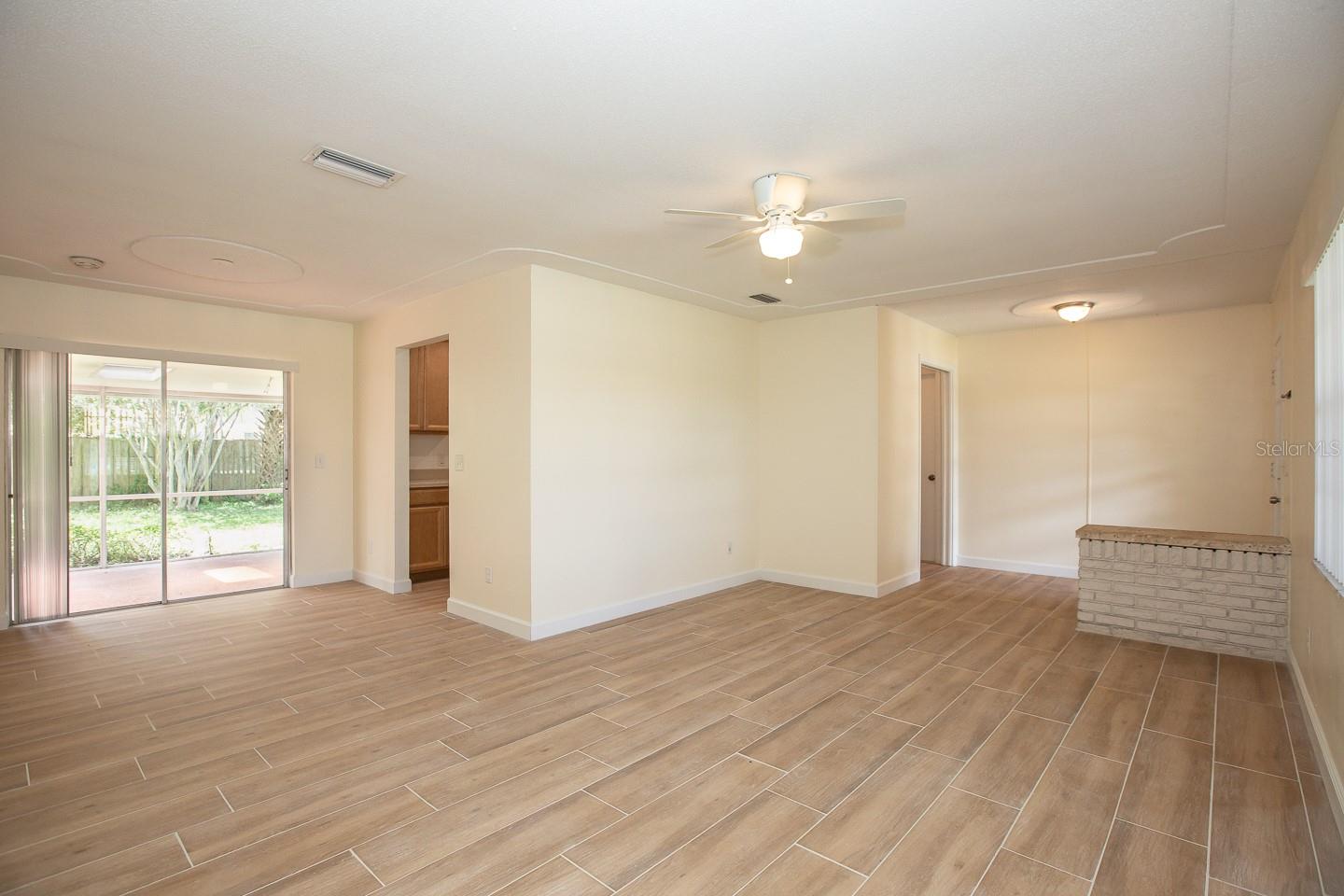 2242 KING JOHNS CT photo 2