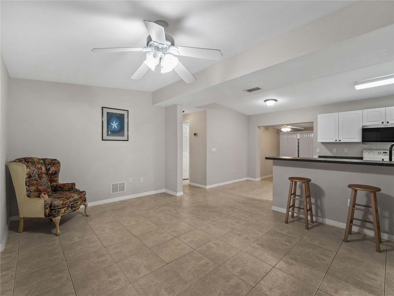 3181 NORMANDY DR photo 4