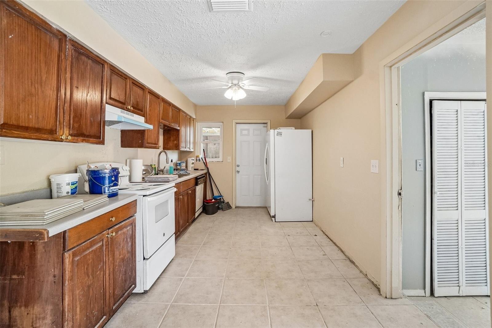 1090 EDGEHILL AVE photo 5