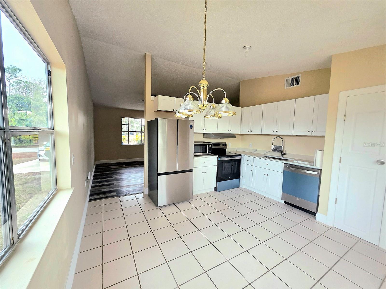 12091 CROSSGATE AVE photo 2