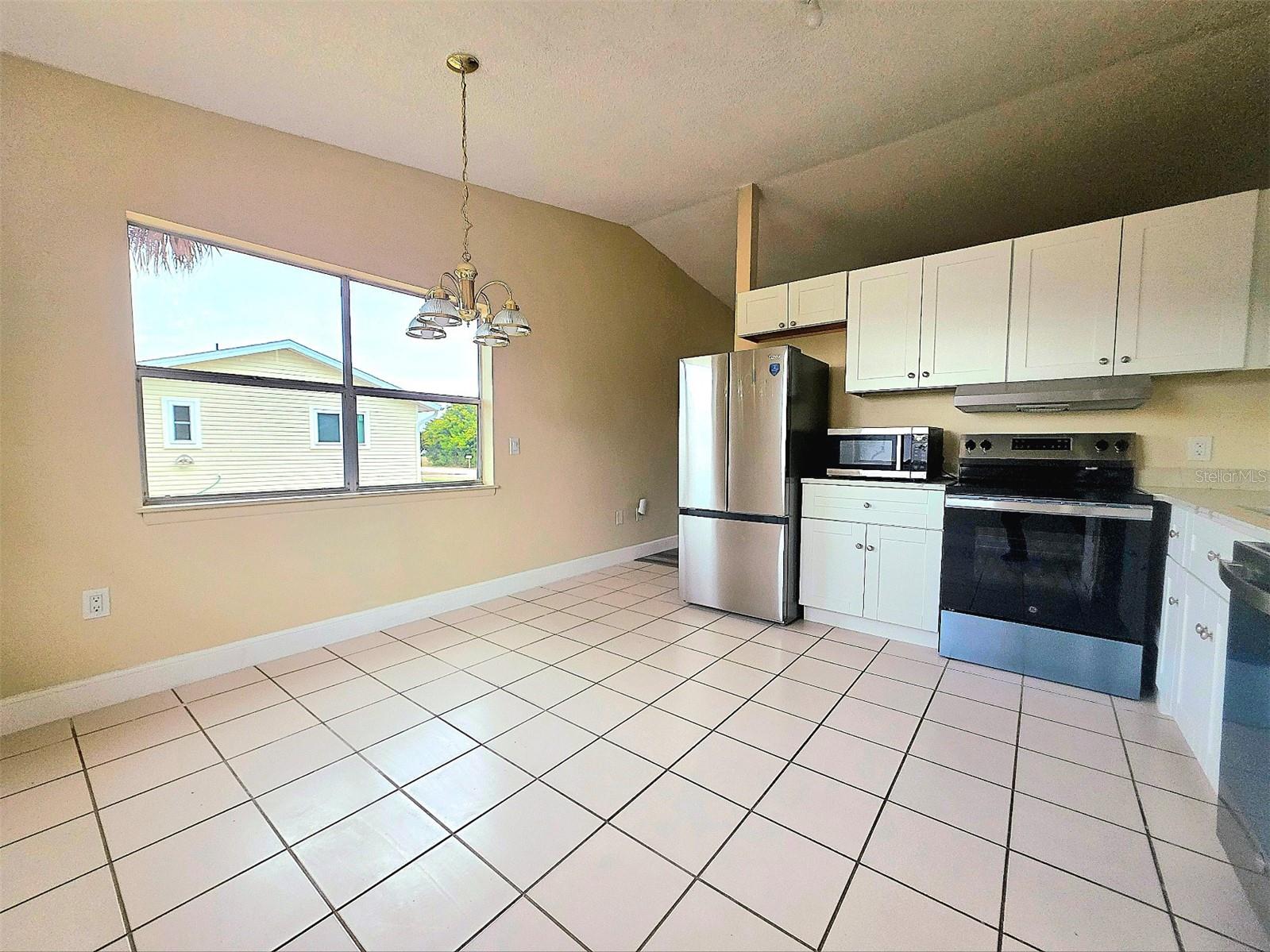 12091 CROSSGATE AVE photo 3