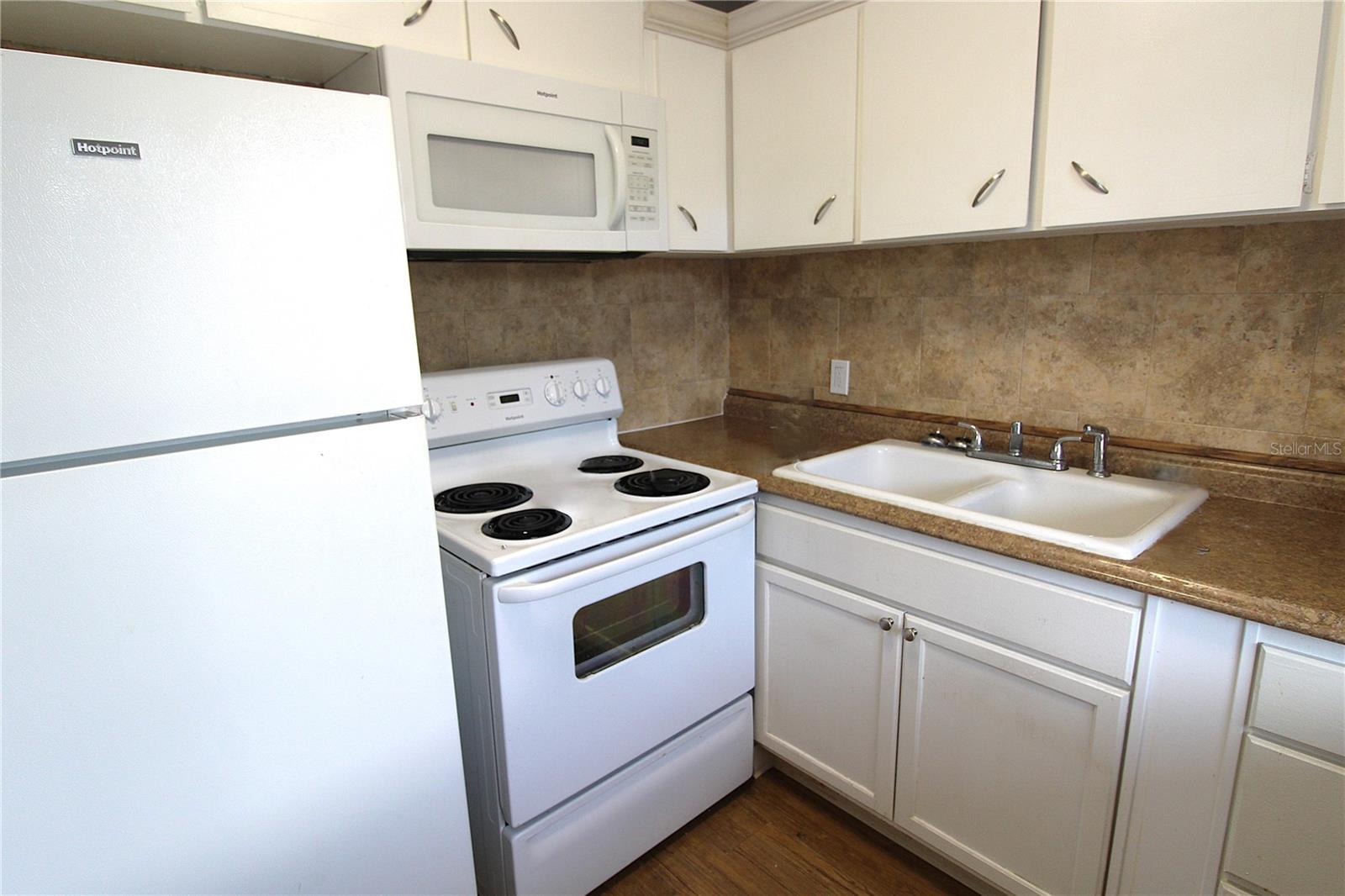 3001 BEE RIDGE RD #117 photo 2