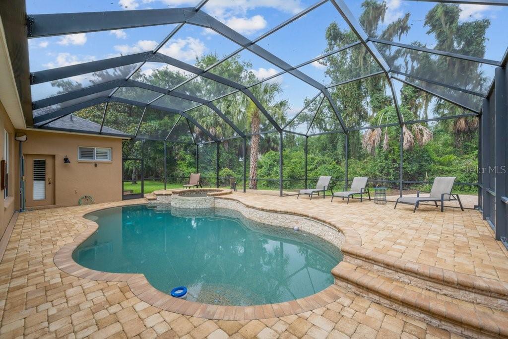 6122 KESTRELPARK DR photo 3