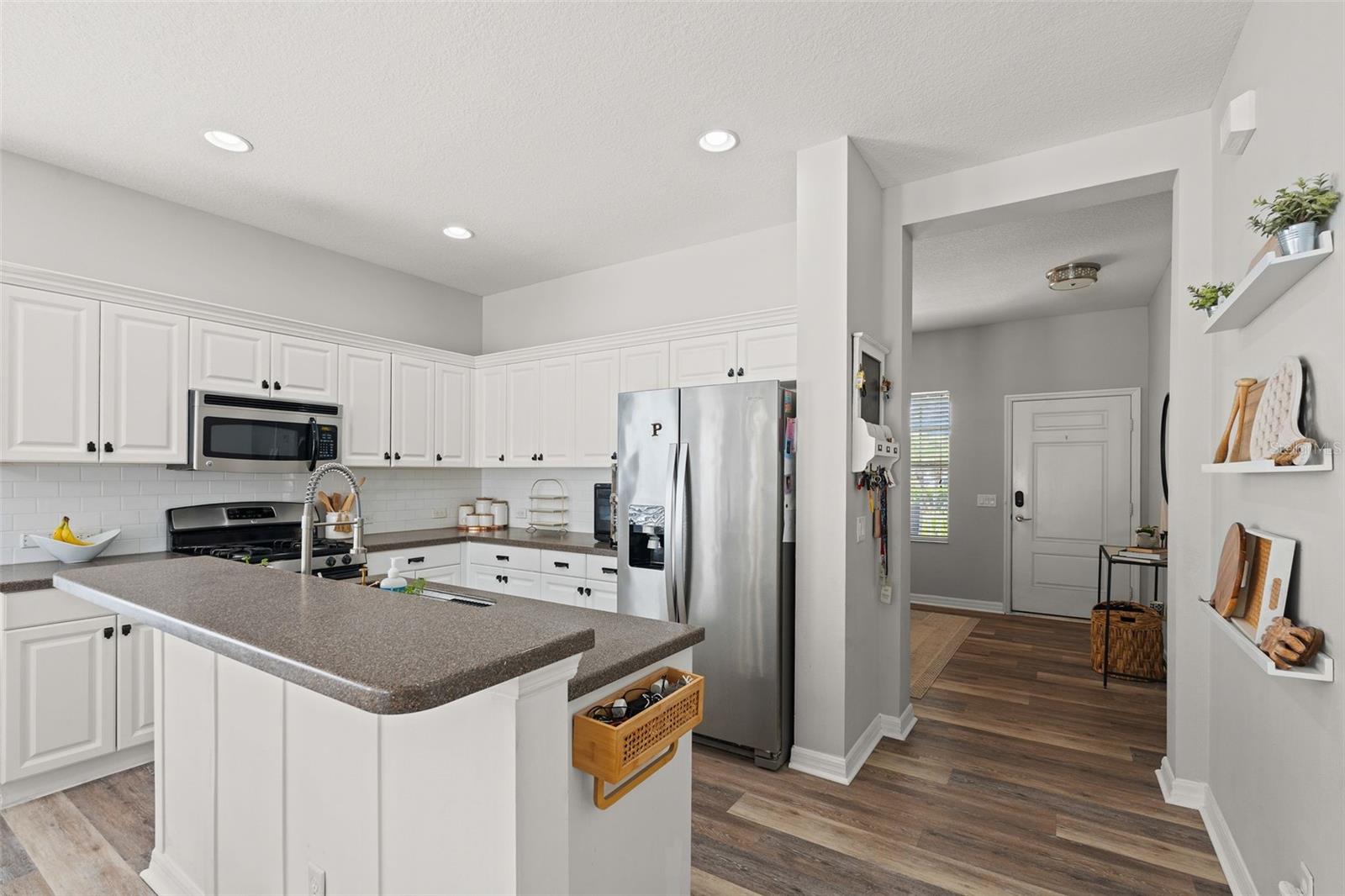 4946 NEWPORT NEWS CIR photo 4