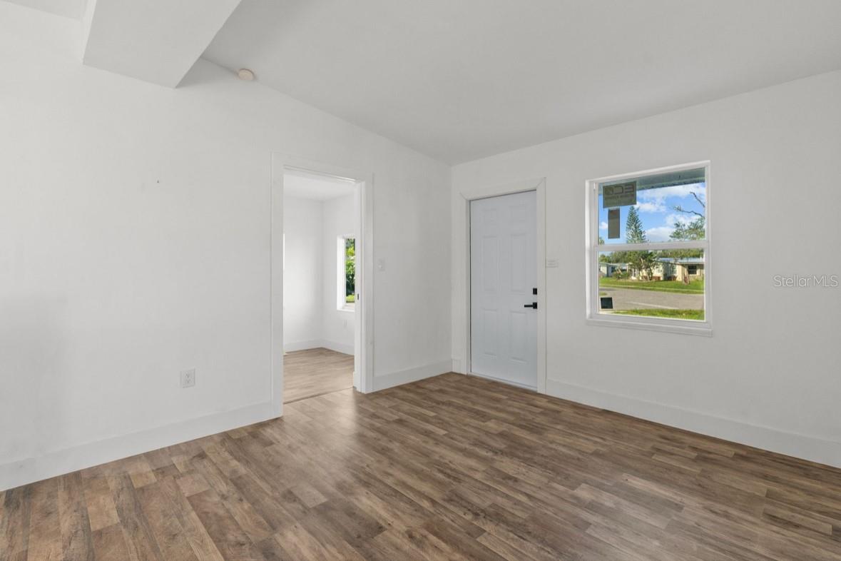 2360 EDNOR ST photo 2
