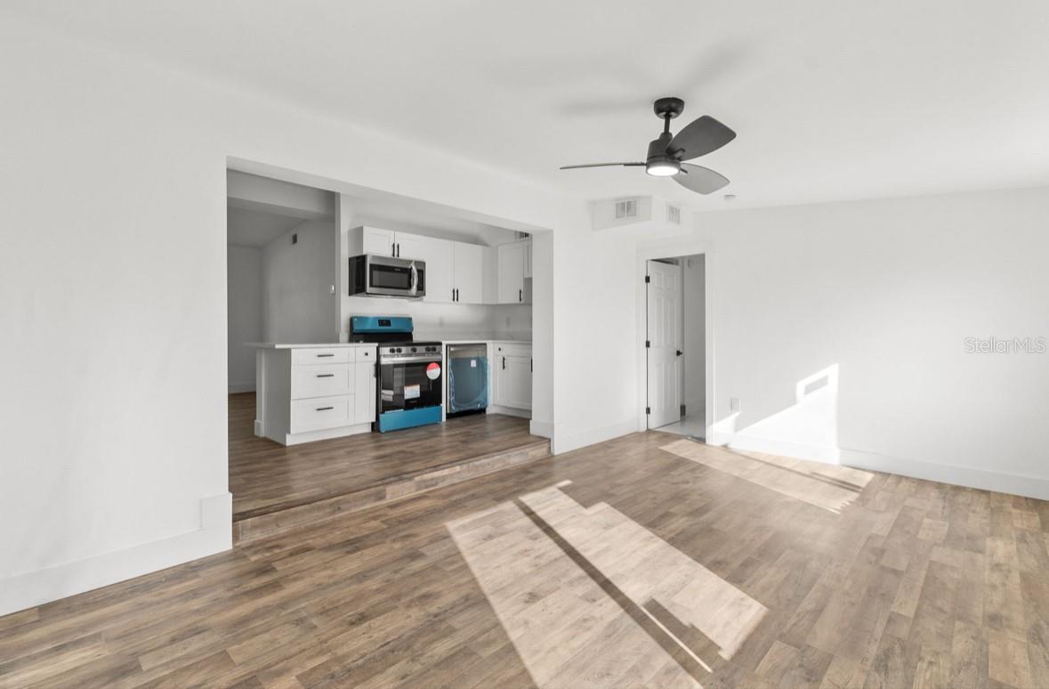 2360 EDNOR ST photo 3