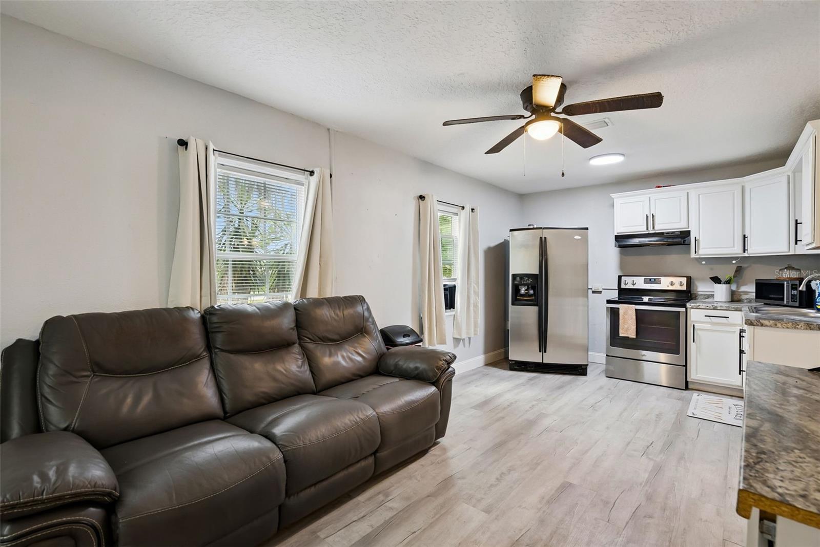 335 E WALTS AVE photo 3