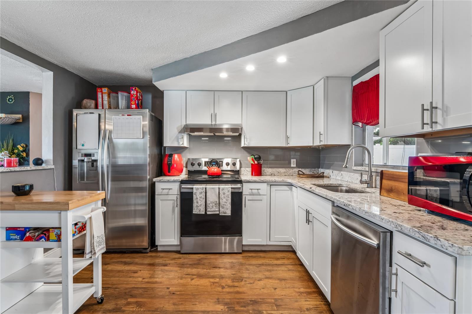 7024 FOX HOLLOW DR photo 3