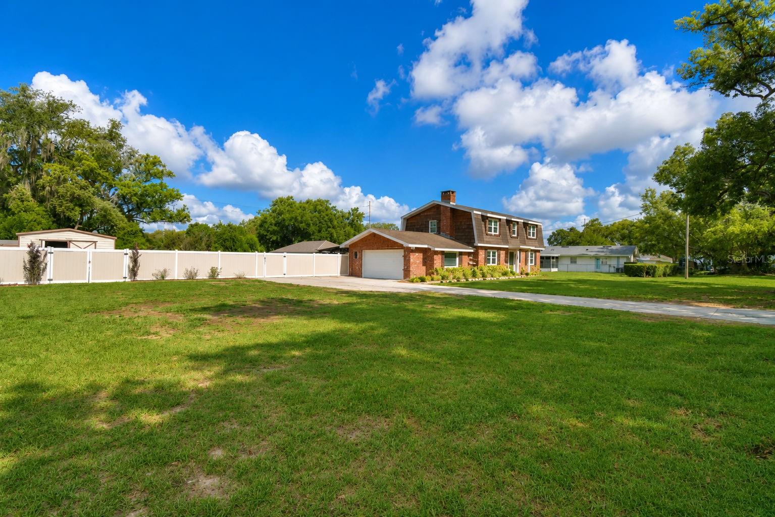 215 S ILAKEE AVE photo 4