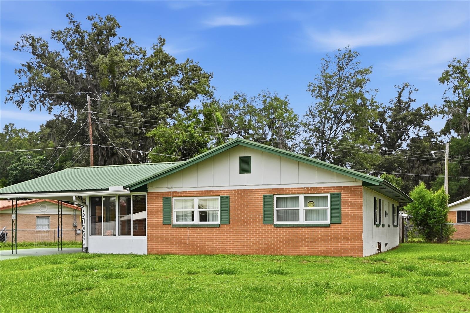 547 SE OLUSTEE AVE photo 2