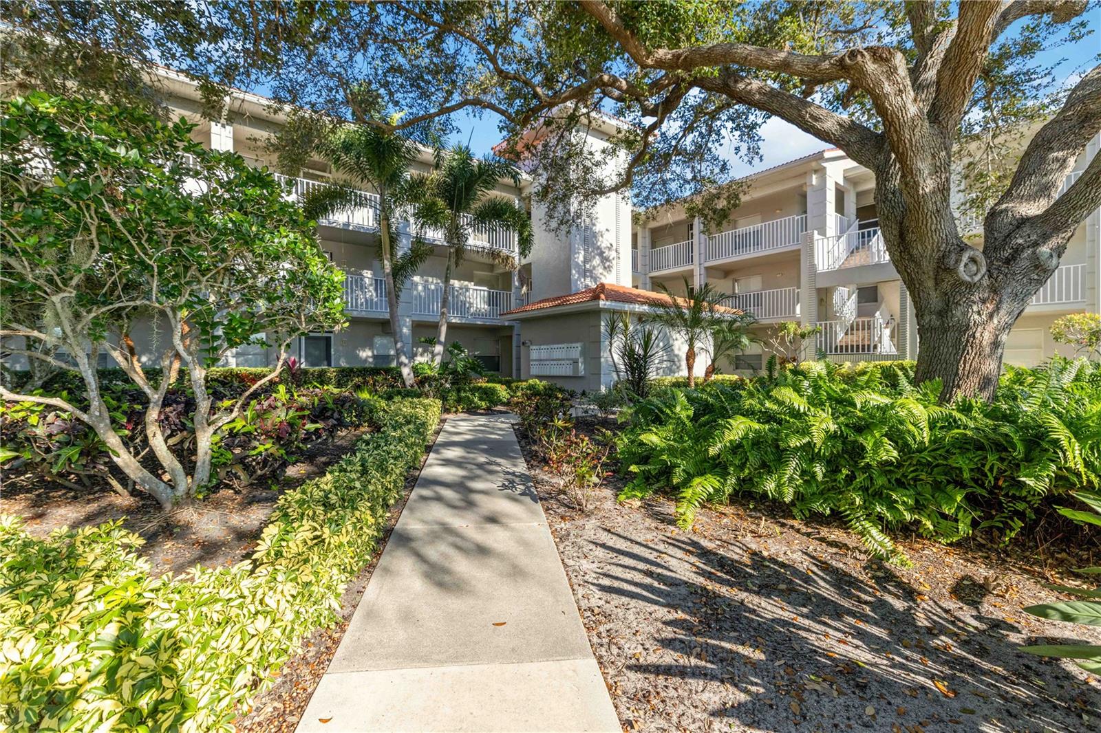 9300 CLUBSIDE CIR #1208 photo 2