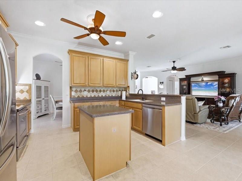 2816 SUNCOAST LAKES BLVD photo 4