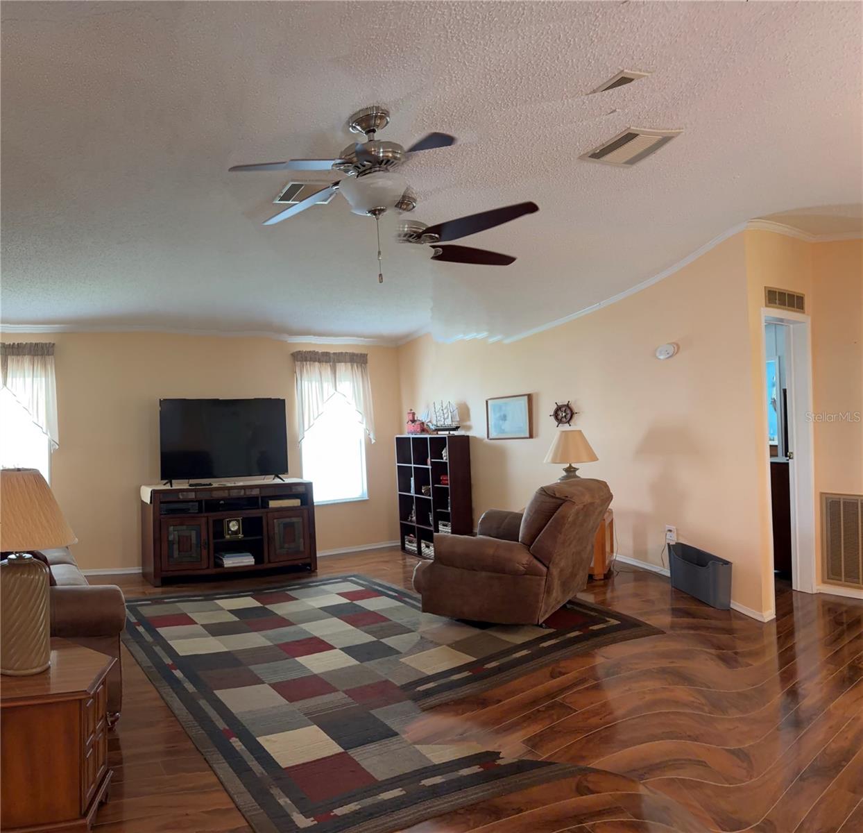 44 LEOPOLD LN photo 5